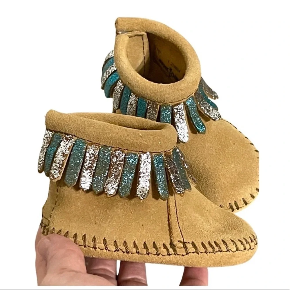 MINNETONKA baby sparkle fringed bootie moccasins size 1, NWT